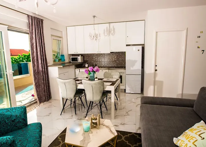 Mikulic Μακάρσκα